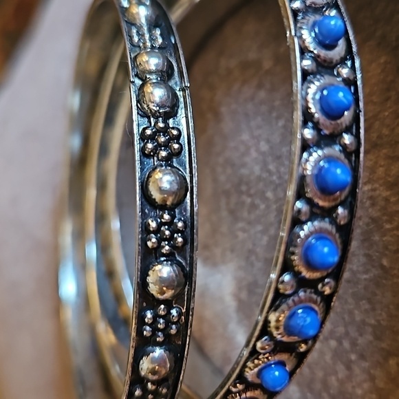 SET of Three Silvertone Blue Cabochon Stacking Bangle Bracelets - Picture 4 of 6